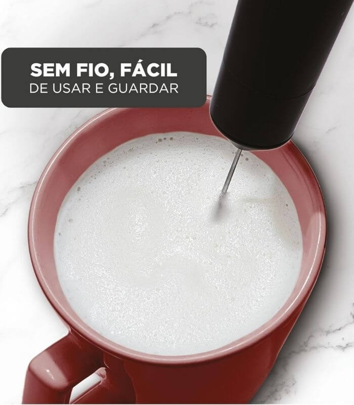 imagem-mini-mixer-black-decker-m150-em-uso